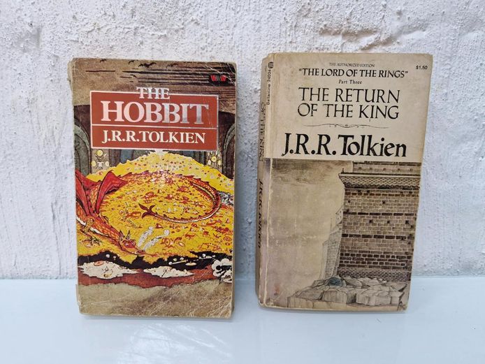 1980's Lord of The Rings Books: The Hobbit and The Return of the King