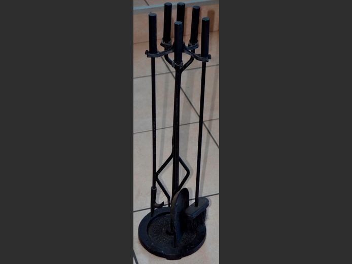 SET BLACK FIRE IRONS ON STAND, 75cm High