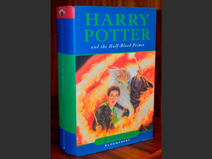1st EDITION HARRY POTTER & THE HALF BLOOD PRINCE [Some pages damaged]