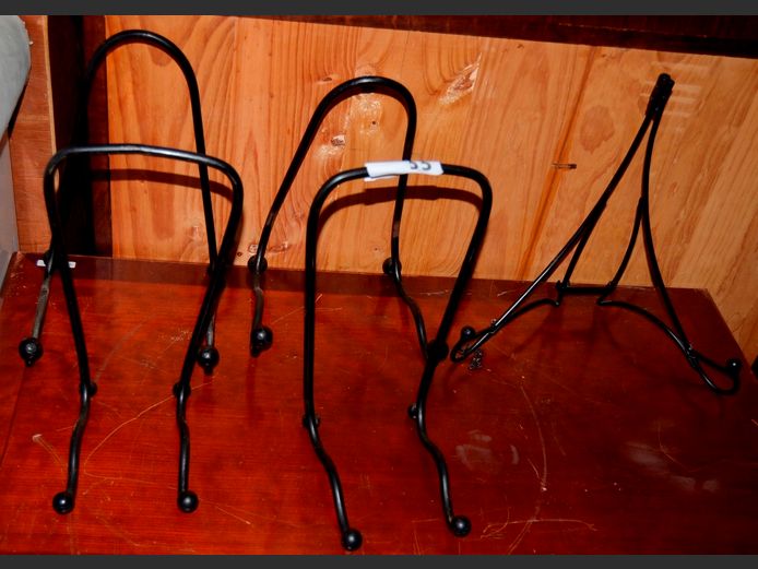 LOT: WROUGHT IRON TABLE TOP EASELS / PICTURE STANDS