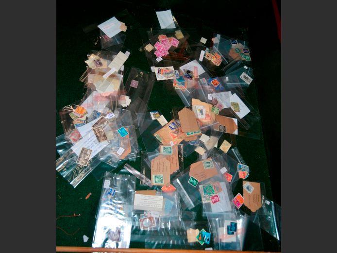 COLLECTION VINTAGE POSTAGE STAMPS