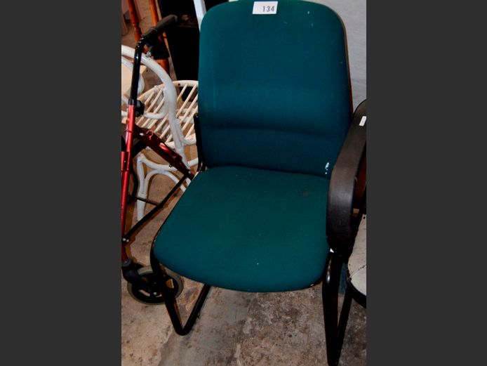 GREEN SLEIGH BASE VISITOR'S CHAIR