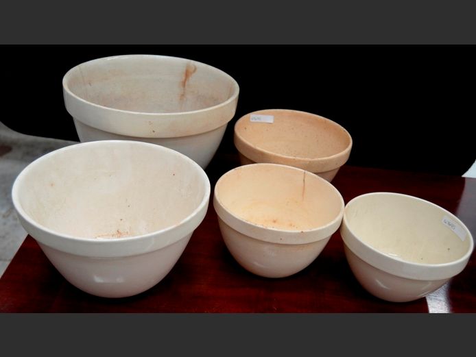 LOT: CERAMIC PLANTERS [Cracks to some]