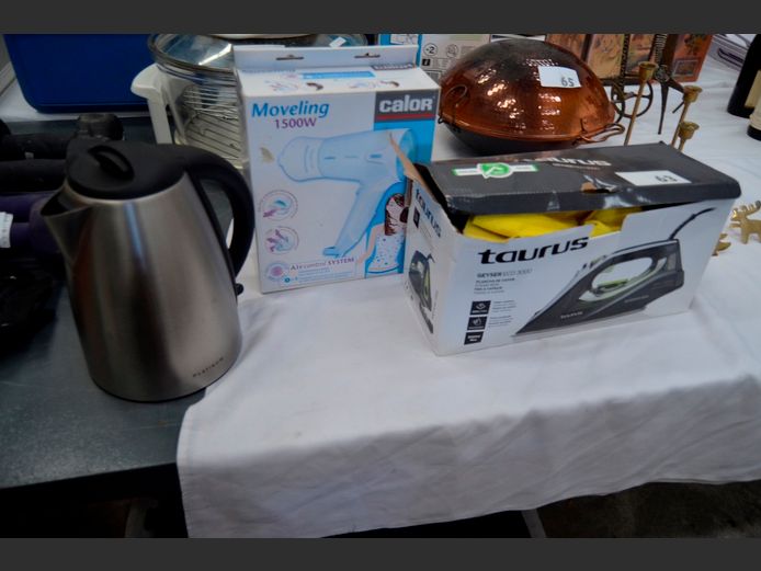 TAURUS STEAM IRON, HAIRDRYER & CORDLESS KETTLE [No base, Iron & Hairdryer switch on]