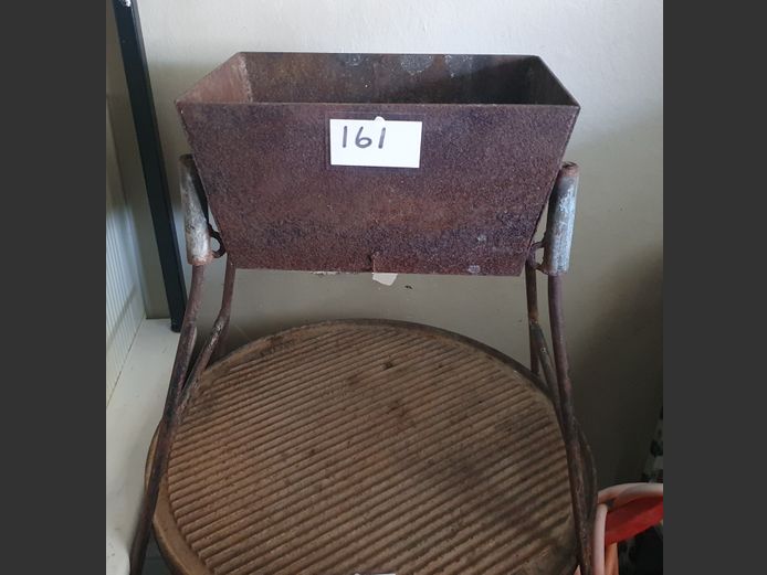 SMALL METAL BRAAI [Rusted]