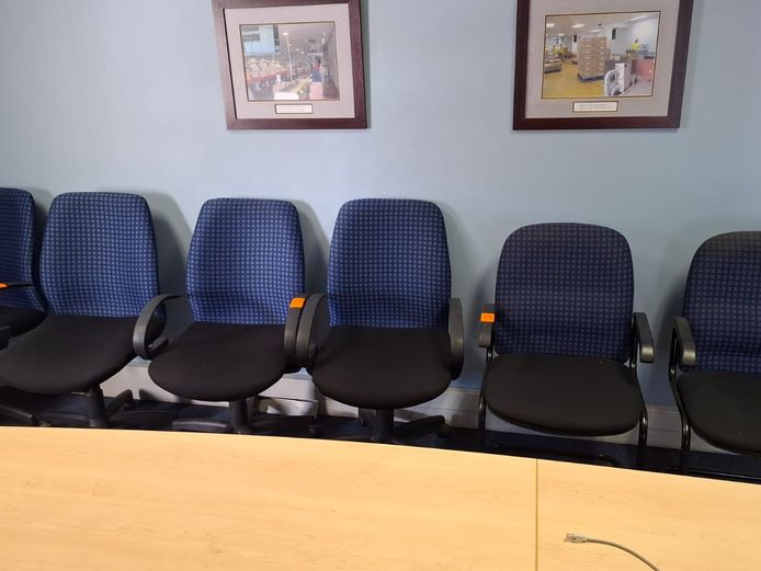 6 x office chairs