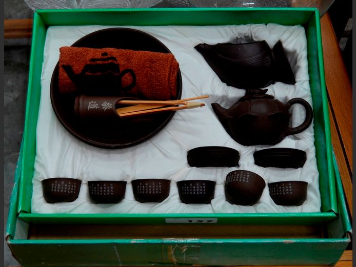 CHINESE CERAMIC 17-PIECE TEA SET IN PRESENTATION BOX