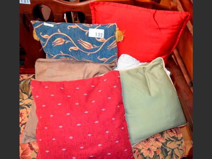 LOT OF 5: SCATTER CUSHIONS