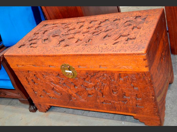 CHINESE ORNATELY CARVED ROSEWOOD CAMPHOR LINED KIST, 101 x 50 x 60cm