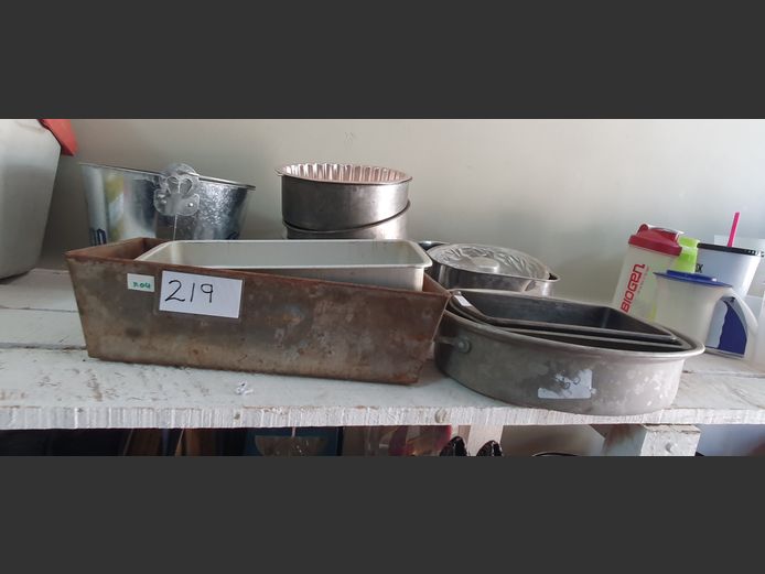 LOT: BREAD PANS, ICE BUCKET, CAKE MOULDS, etc