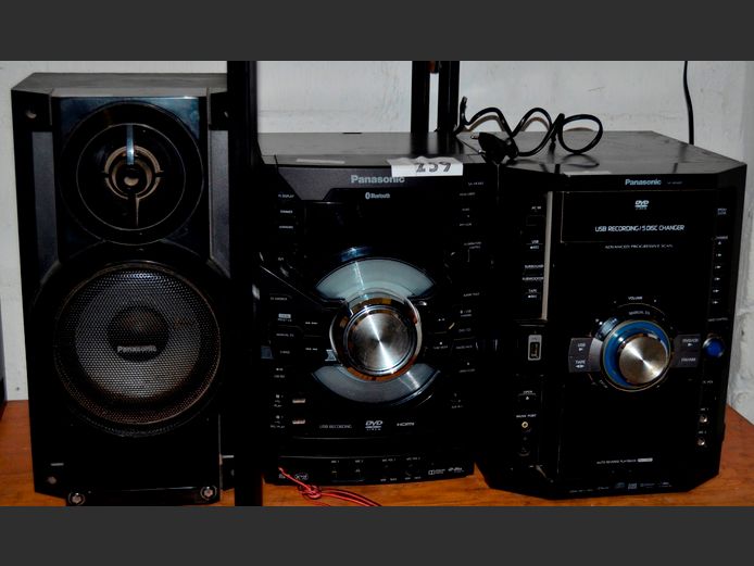 LOT: 2 x PANASONIC HI-FI's & A SPEAKER [Switch on]
