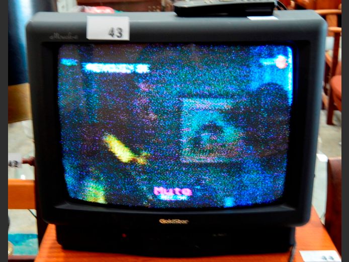 GOLDSTAR 51cm COLOUR TV WITH REMOTE [Switches on] ### LICENCE PLEASE ###