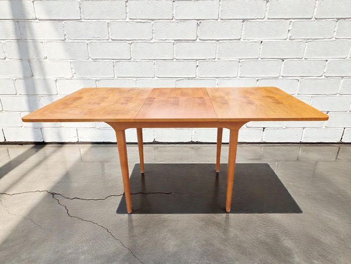 Mid-Century Modern Extendable Dining Table