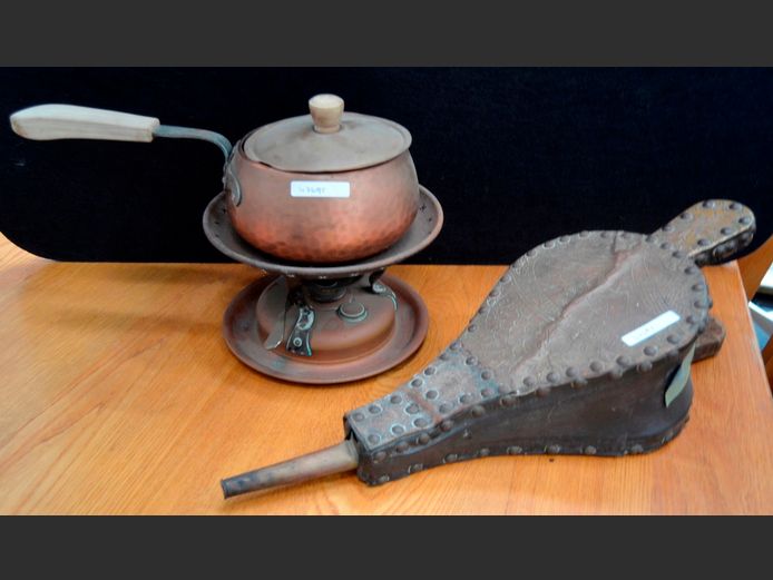 ANTIQUE COPPER BELLOWS, 50cm Long, & A VINTAGE COPPER FONDUE POT