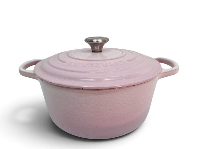 Le Creuset French Enamelled Cast Iron Dutch Oven No. 22 Pastel Pastel Pink