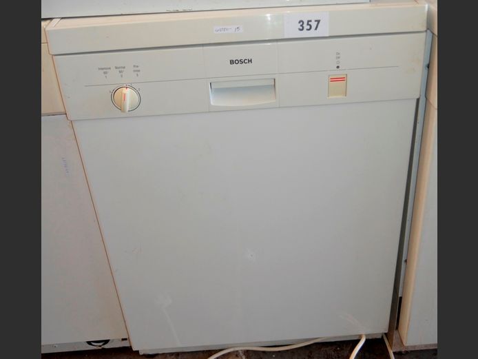 BOSCH DISHWASHER [Switches on, untested further]