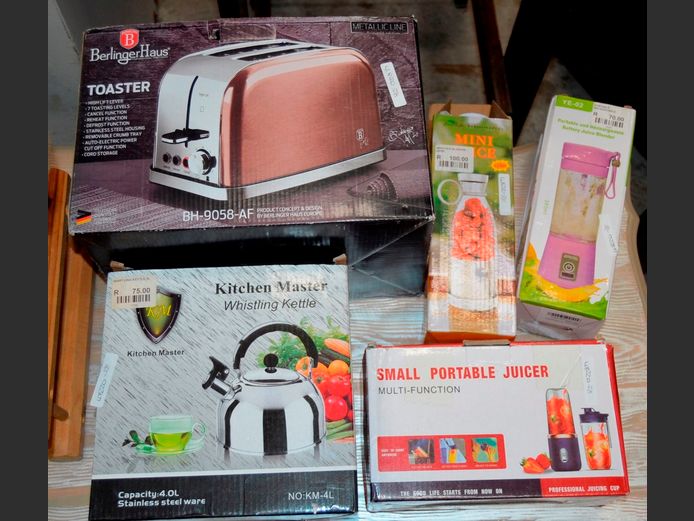 BERLINGER HAUS 2-SLICE TOASTER, STOVE TOP KETTLE & PORTABLE JUICERS [Switch on, untested further]