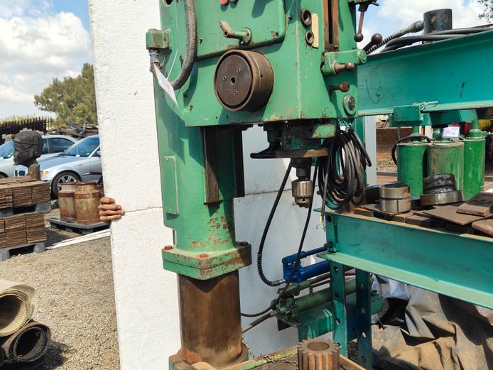 380V INDUSTRIAL DRILL PRESS - NO ACCESSORIES