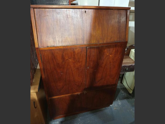 MAHOGANY FINISH 2-DOOR FALL FRONT & BOTTOM DRINKS CABINET, 92 x 39 x 143cm