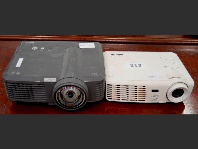 LOT OF 2 PROJECTORS: SMART & VIVITEK [Faulty]