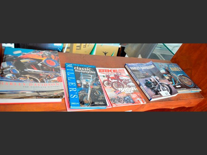 COLLECTION HARLEY DAVIDSON MAGAZINES & BOOKS