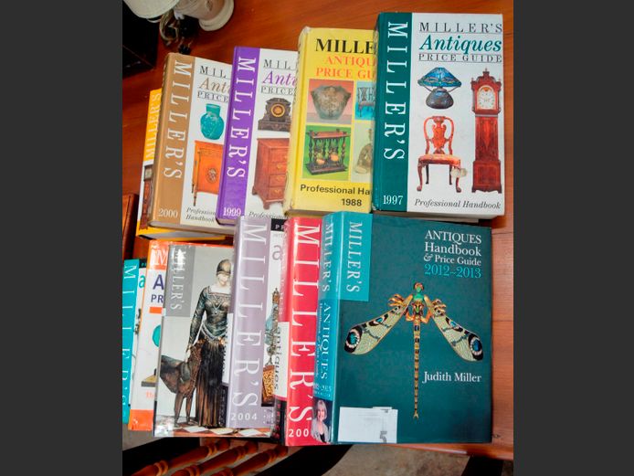 COLLECTION OF 11 MILLER'S ANTIQUES PRICE GUIDES