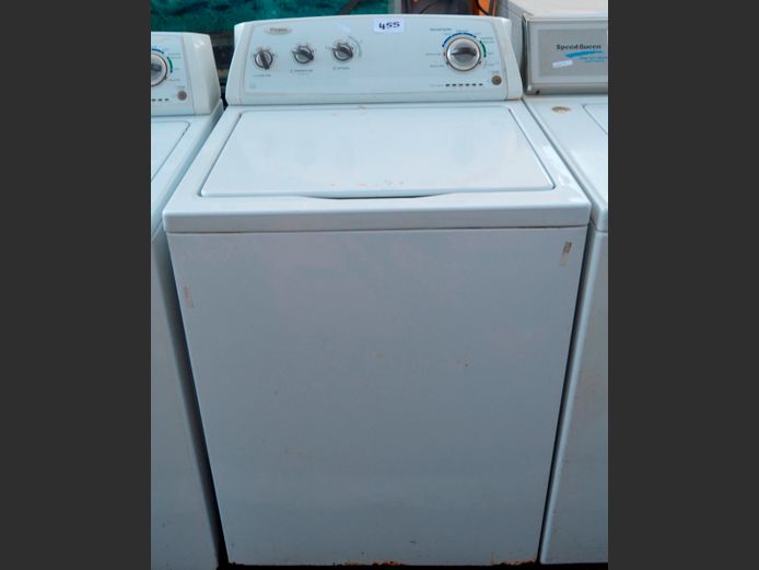 WHIRLPOOL SUPER CAPACITY TOP LOADING WASHING MACHINE [Switches on, untested further]