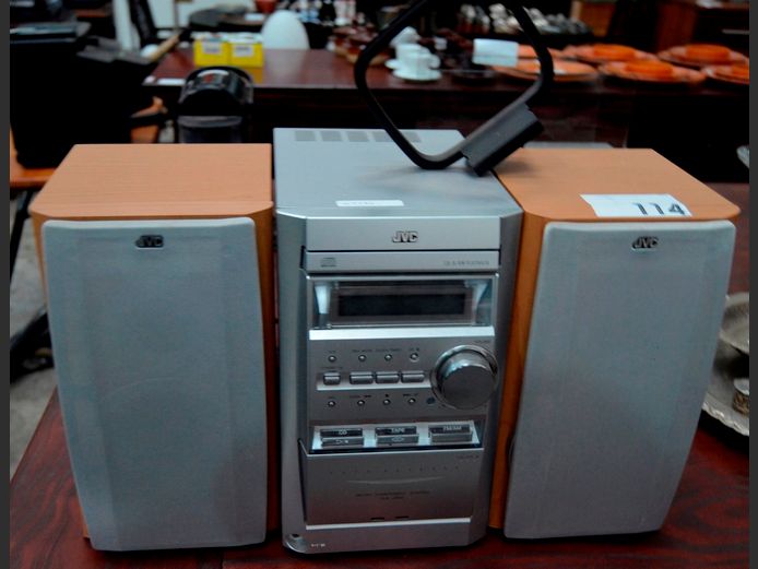 JVC MICRO DVD PLAYER WITH PAIR SPEAKERS [Switches on]