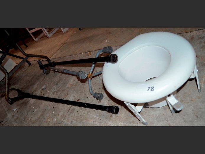 LOT: WALKING STICKS, CRUTCHES & A TOILET RISER