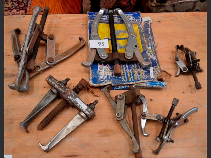 LOT OF 6 ASSORTED SIZES BEARING PULLERS