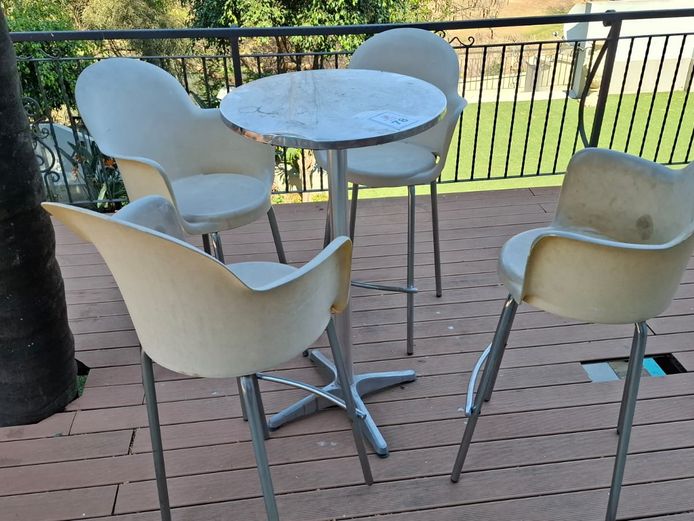 Table with 4 chairs