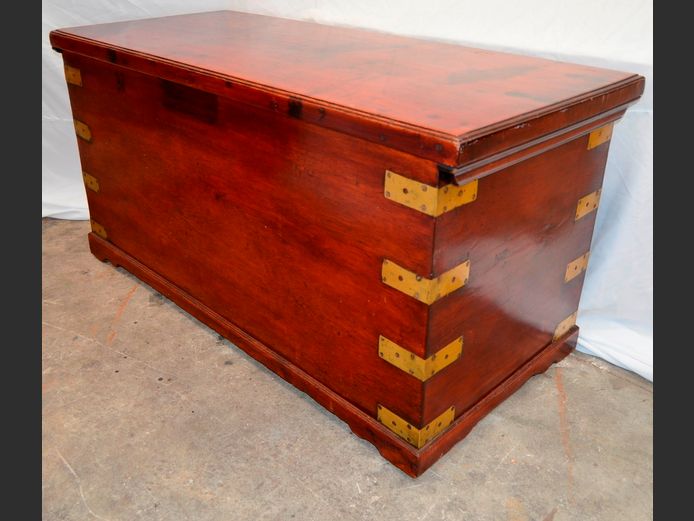 ANTIQUE HEAVY MAHOGANY KIST WITH BRASS ESCUTCHEONS, 139 x 61 x 69cm