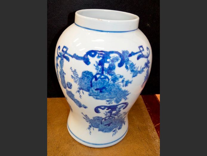 CHINESE BLUE & WHITE URN, 29cm High [No lid]