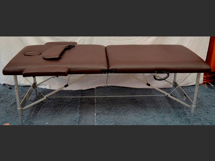 BROWN LEATHER TOUCH FOLDING MASSAGE BED, 190 x 70 x 70cm
