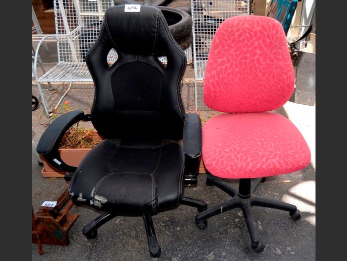BLACK LEATHER TOUCH OFFICE CHAIR & A PINK SWIVEL TYPIST'S CHAIR [Leather touch peeling, Hole to upholstery on typist's chair]