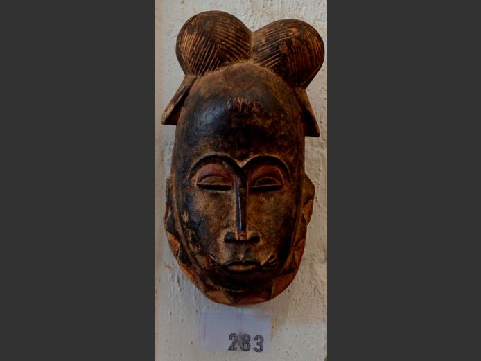 CARVED BAULE MBLO MASK, 16 x 10 x 27cm
