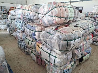 Assorted Coats, sweaters scarves and zipper jackets 70kg