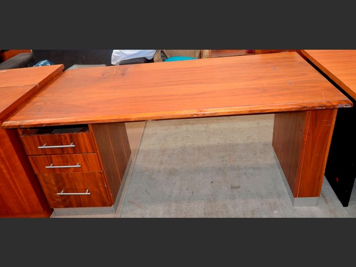 KIAAT FINISH 3-DRAWER DESK, 180 x 90 x 76cm [Scratched, 1 drawer needed]