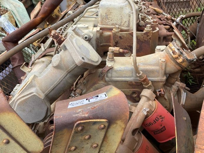 LIEBHERR ENGINE WITH PUMPS