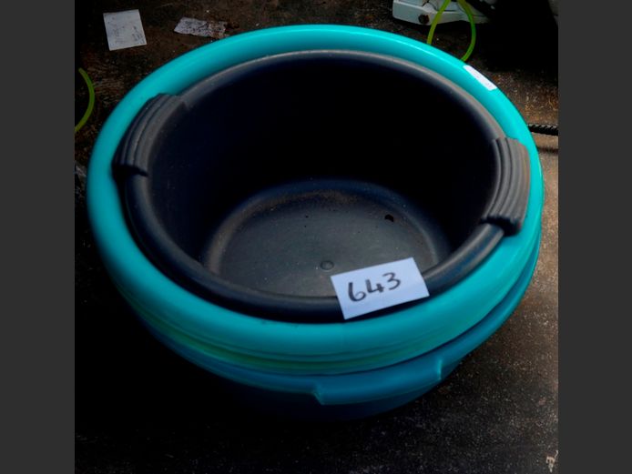 LOT: PLASTIC BASINS