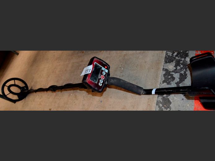 FISHER LABS F11 METAL DETECTOR, 133cm Long [Untested]