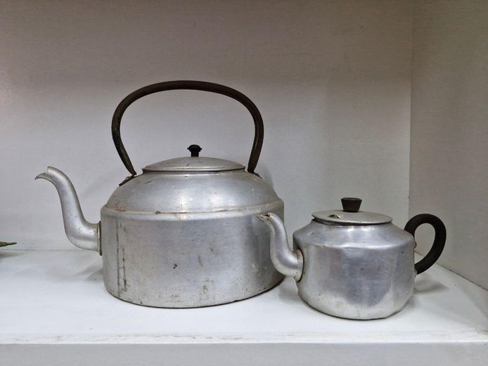 Set of 2 Vintage-Style Aluminum Kettles