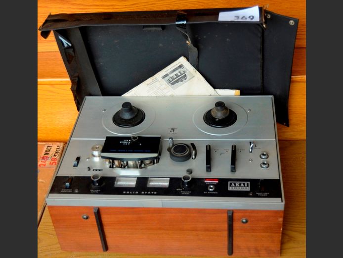 AKAI REEL-TO-REEL PLAYER [Switches on, untested further]