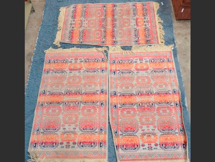 SET OF 3 SILK MULTI-COLOURED MATS, 100 x 58cm