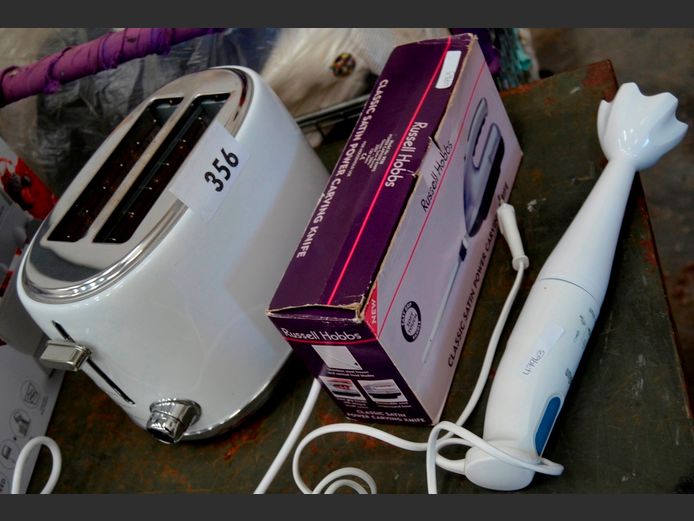 SWAN 2-SLICE TOASTER, RUSSELL HOBBS ELECTRIC CARVING KNIFE & A BRAUN STICK BLENDER [Switch on, untested further]