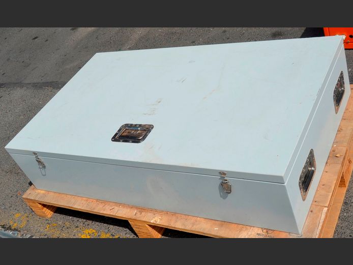 STEEL HEAVY DUTY LOCKABLE TOOL TRANSPORT CASE, 130 x 75 x 28cm