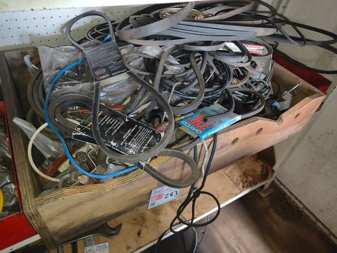 LOT VARIOUS FAN BELTS 