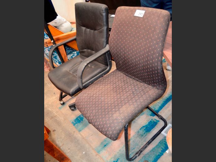 BLACK LEATHER TOUCH SWIVEL OFFICE CHAIR & A SLEIGH BASE VISITOR'S CHAIR