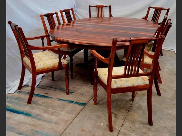 STINKWOOD EXTENSION DINING TABLE WITH 4 CHAIRS & 4 CARVERS, 204 x 150 x 74cm [Scuff marks]