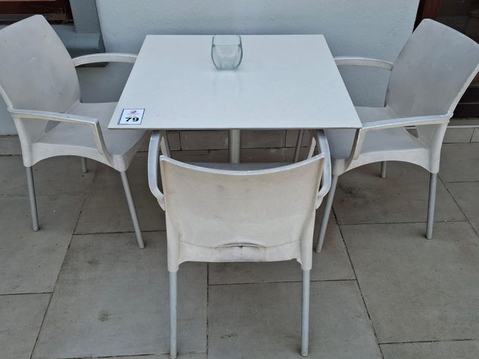 Table with 3 chairs